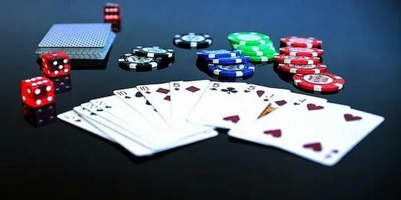 chơi game bài online V8CLUB